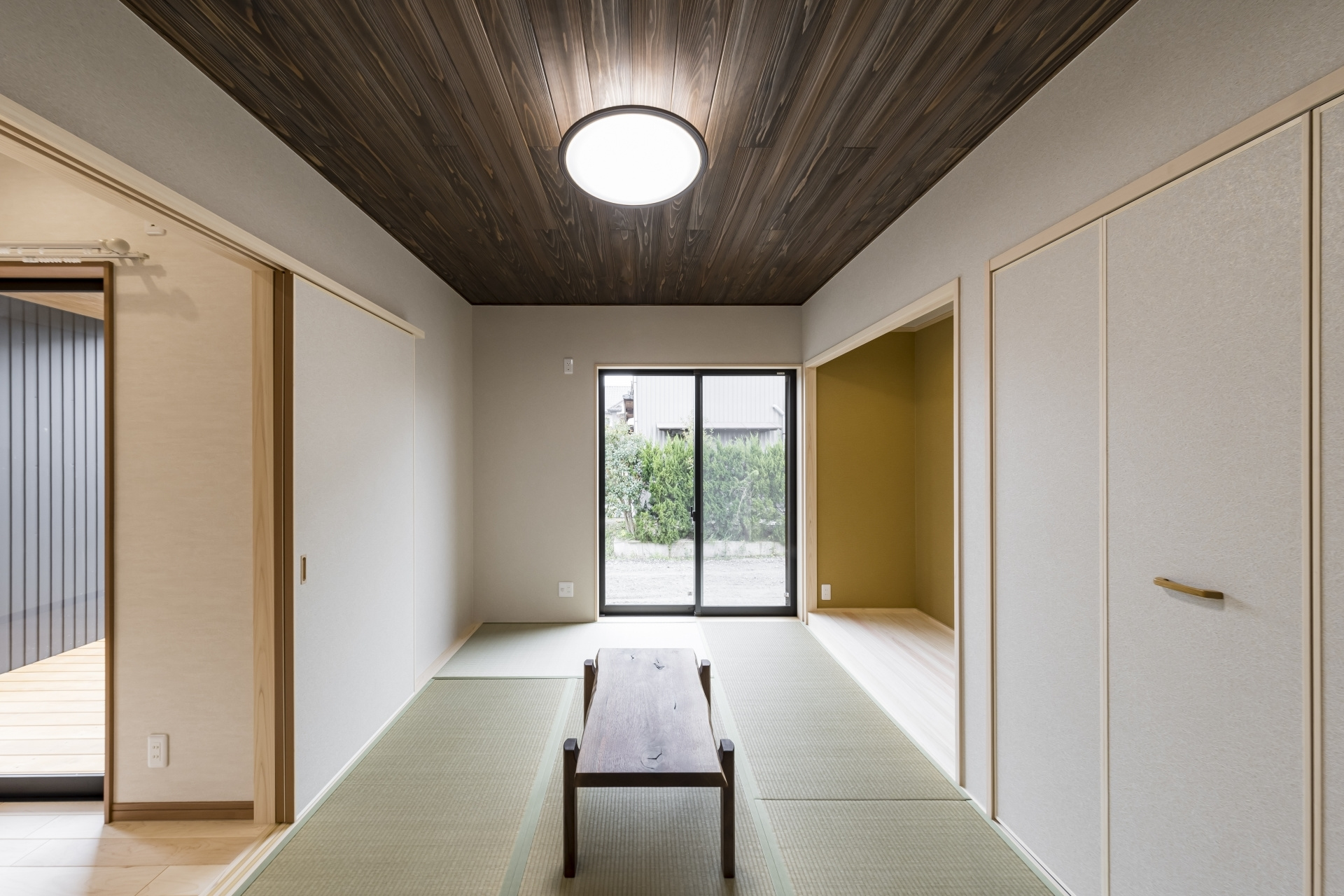 自然素材をふんだんに使用したナチュラルテイストなリビング