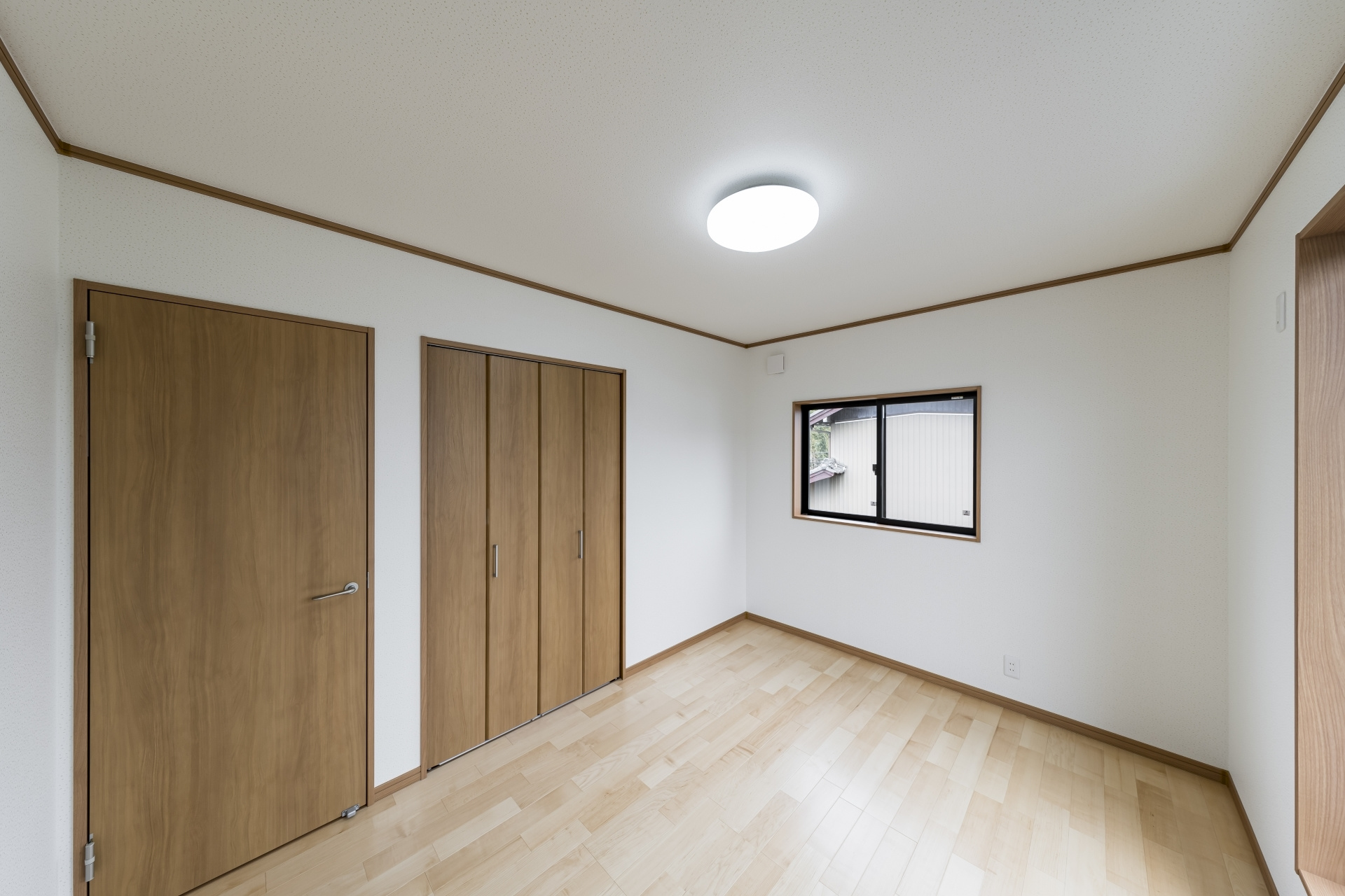 自然素材をふんだんに使用したナチュラルテイストな部屋
