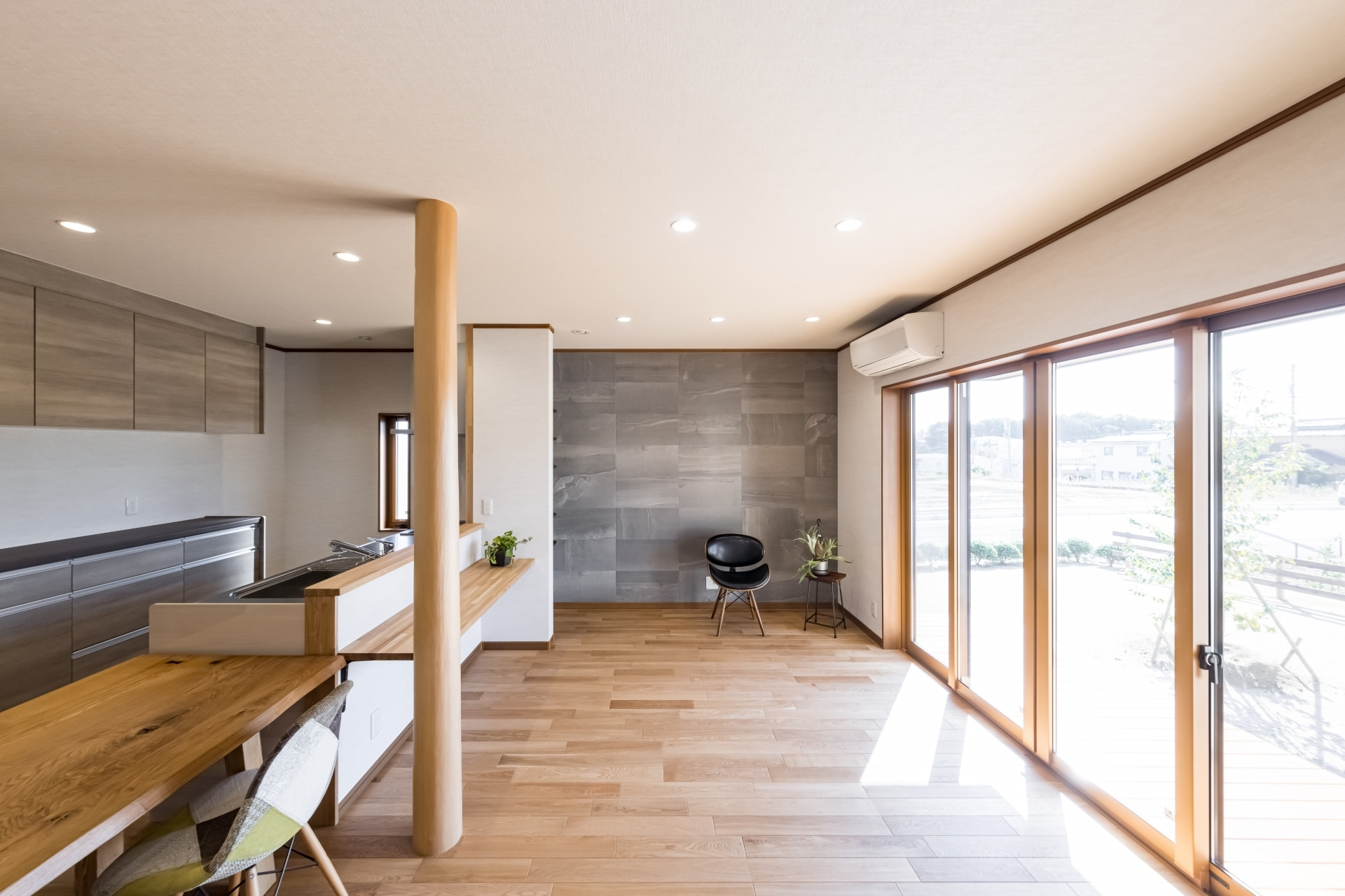 自然素材をふんだんに使用したナチュラルテイストな部屋