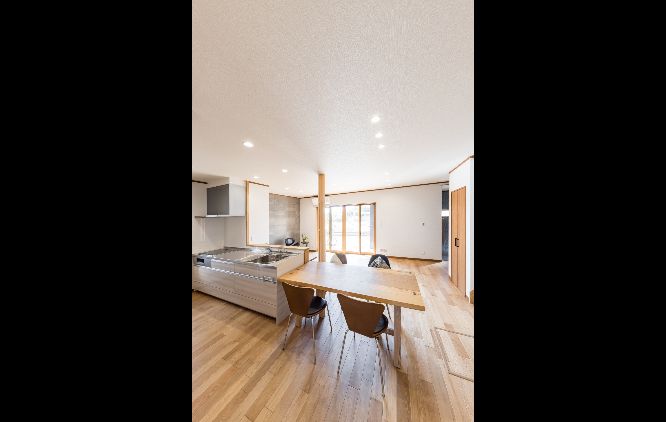 自然素材をふんだんに使用したナチュラルテイストな部屋